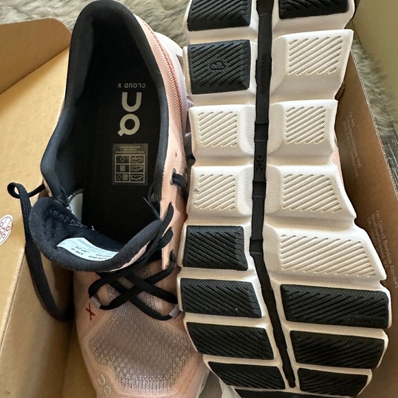 On cloud gym shoes - Picture 3 of 5